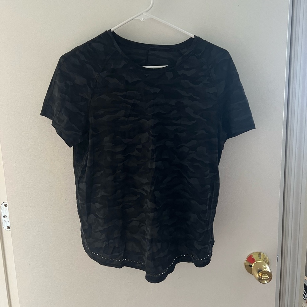 Lululemon tee